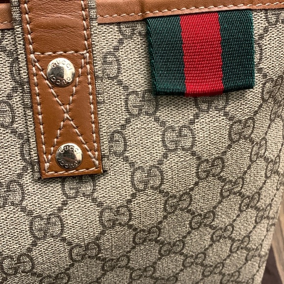 Authentic Gucci leather Tote "Shelly" GG SUPREME Tote - Picture 6 of 8